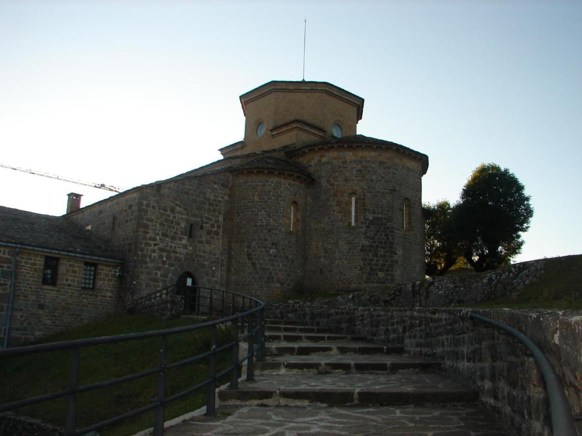 Apartamentos Lazkano I Y II Uharte-Arakil Exterior photo